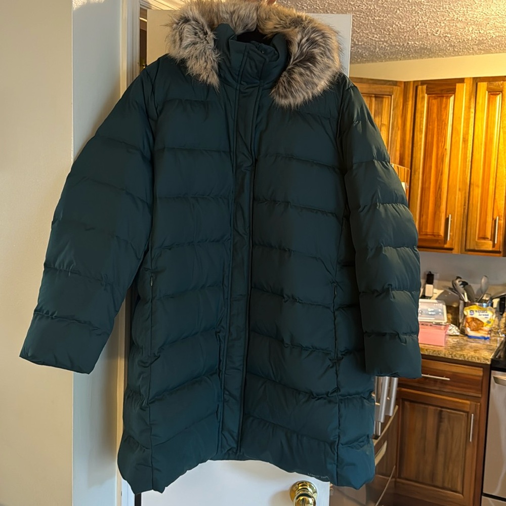 NWT LANDS END Winter Coat. Detachable hood. 600 Fill Power. Hunter Green